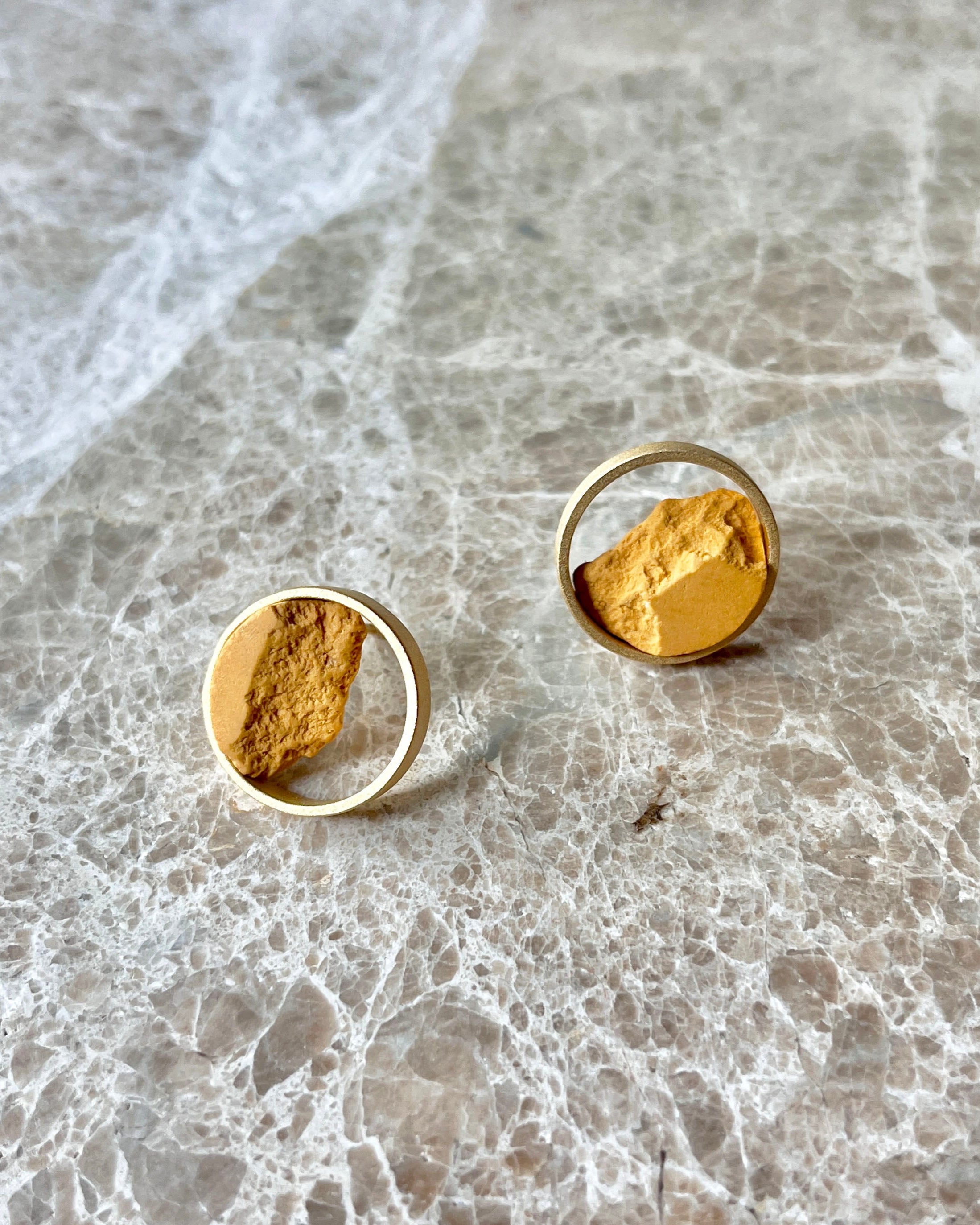 Fragmentos Earrings - Mustard Porcelain
