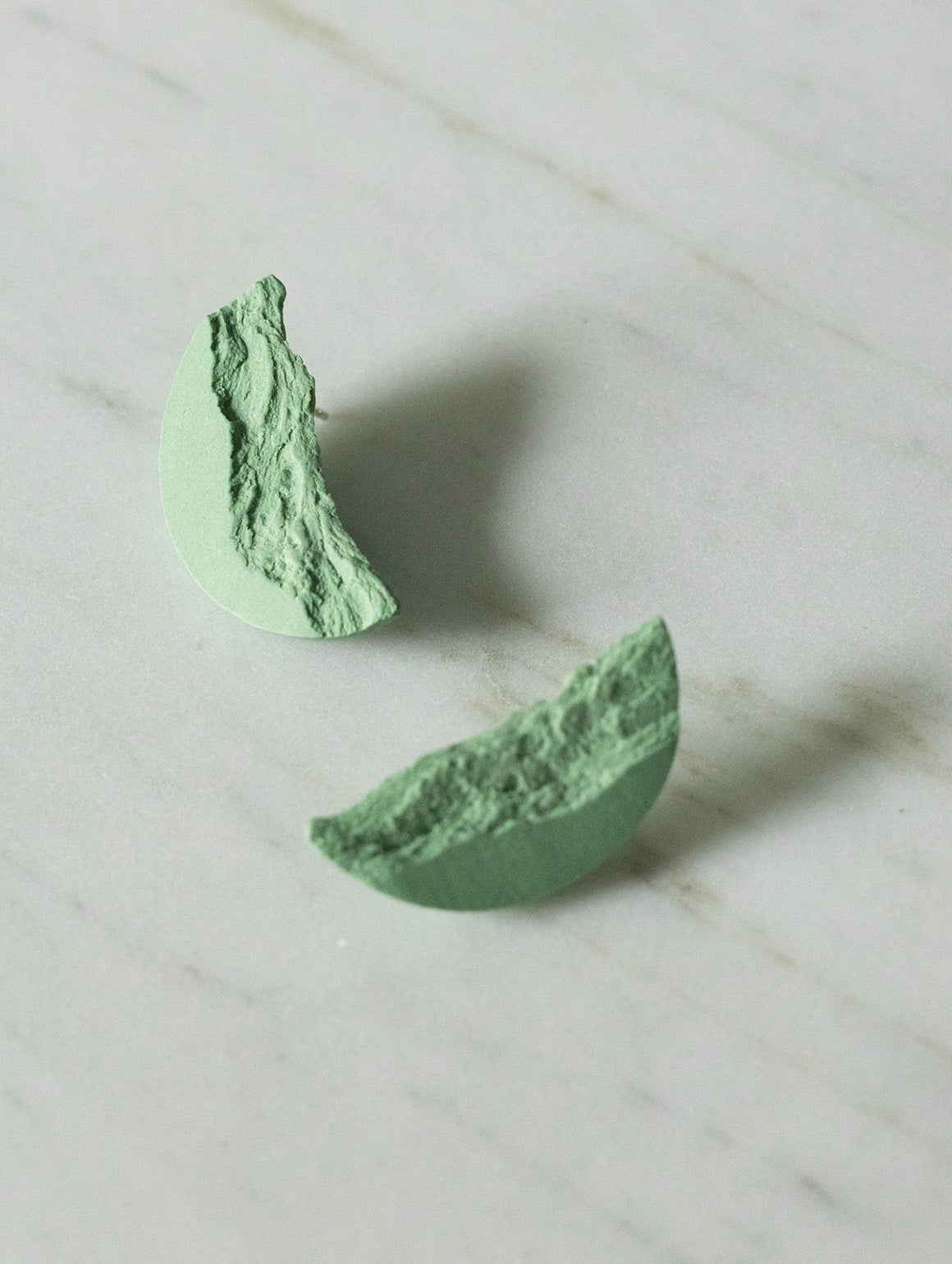 Fragmentos Curve Maxi Earrings - Green Porcelain