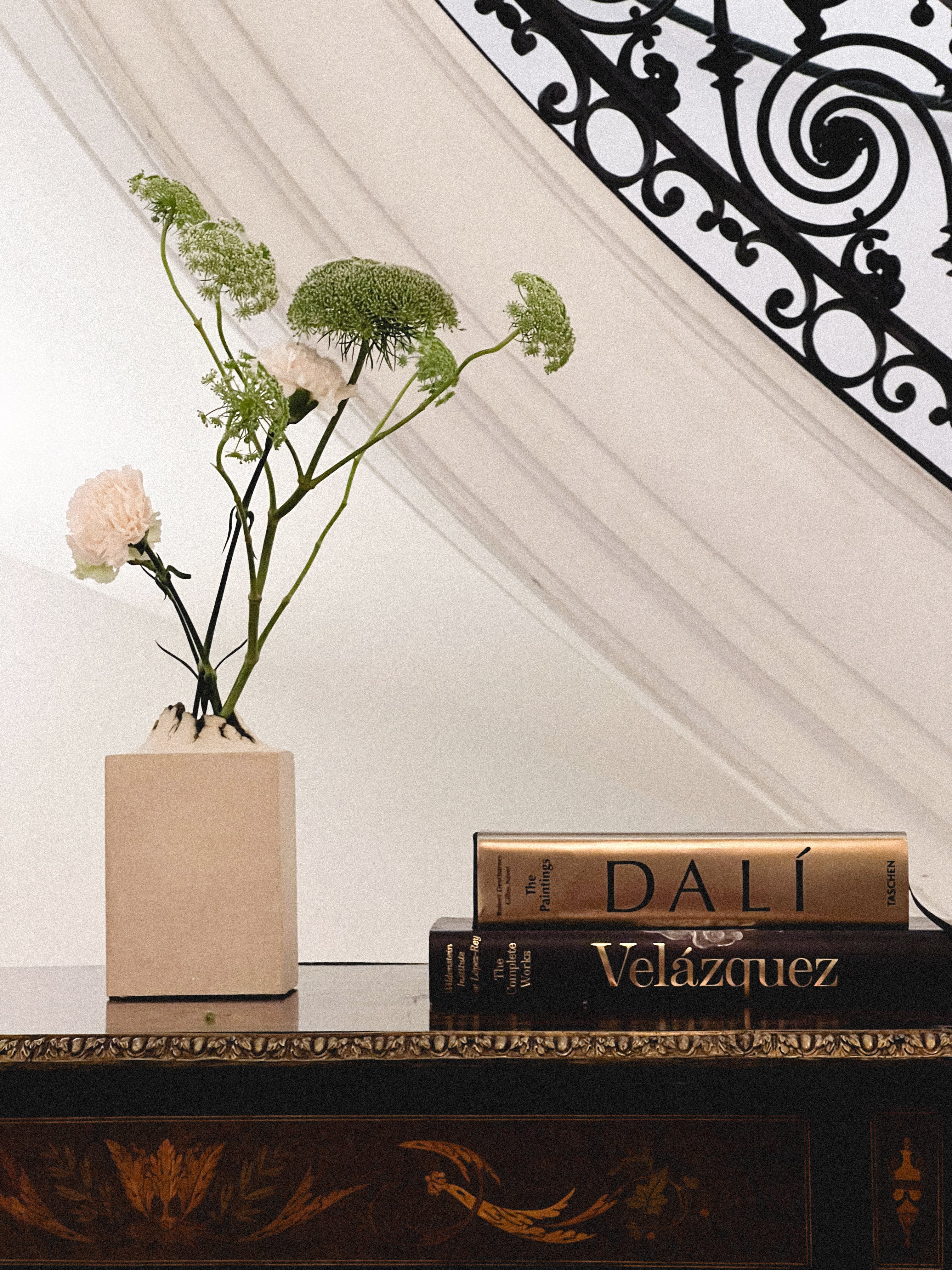 Kibo Vase Small - Beige Cement