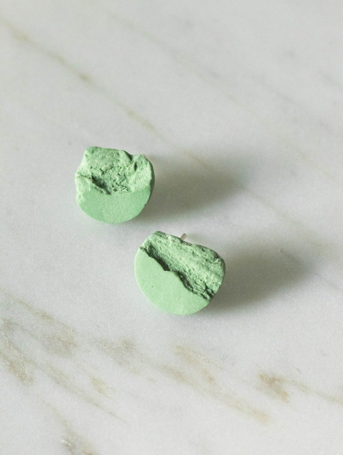 Fragmentos Curve Earrings - Green Porcelain