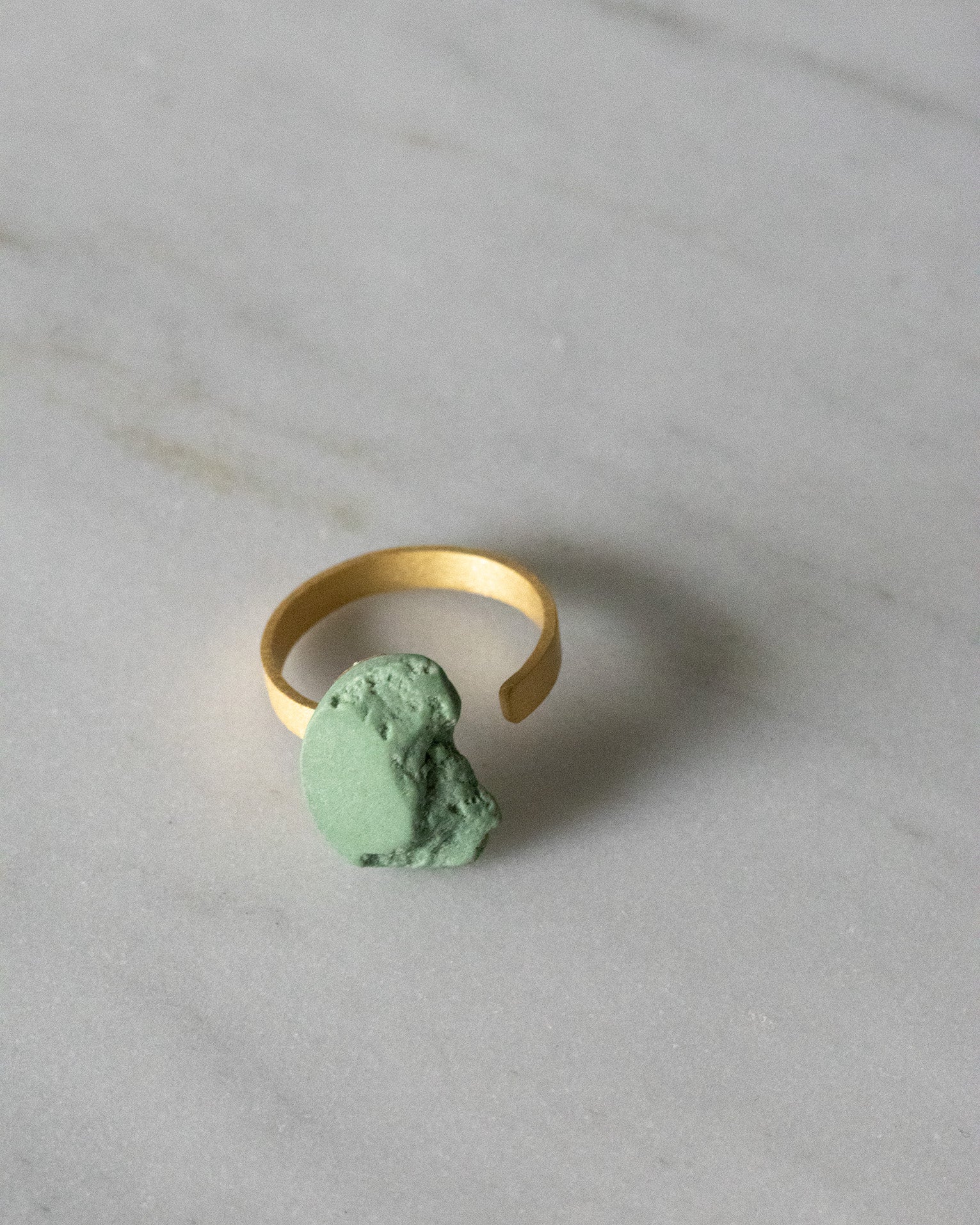 Fragmentos Curve Ring - Green Porcelain