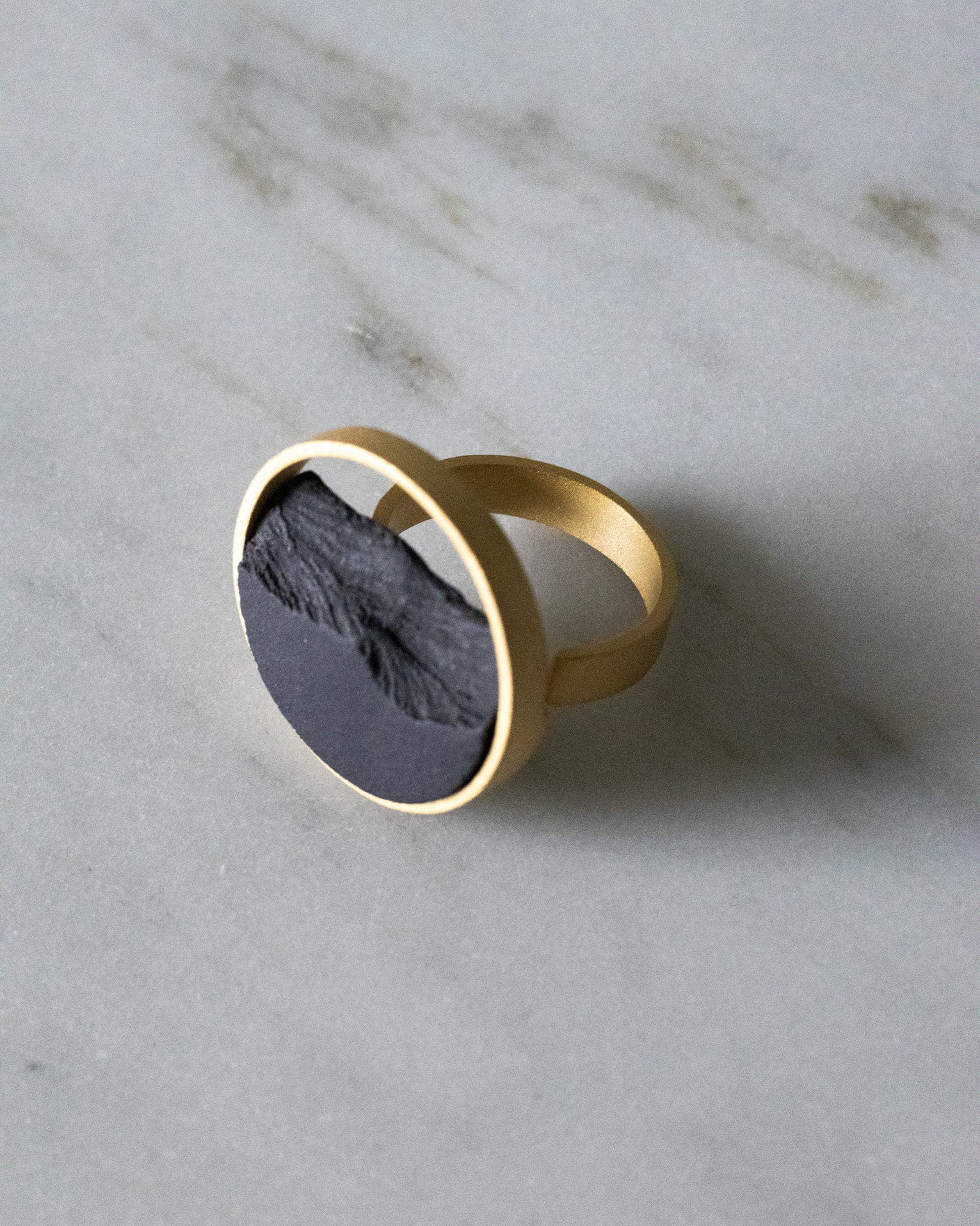 Fragmentos Ring - Black Porcelain